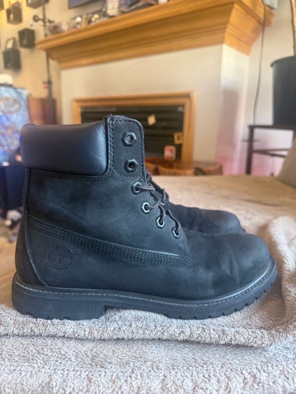 Timberland Men's Black Premium Waterproof Boot 6 inch. Men’s size 9
